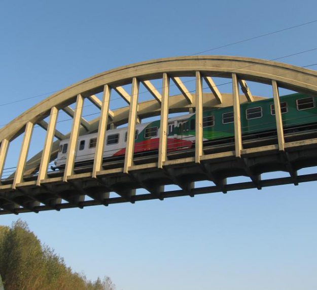 Treno su ponte ferrovia 17ott2009 052