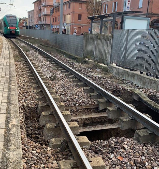 crollo zola chiesa ferrovia bologna vignola